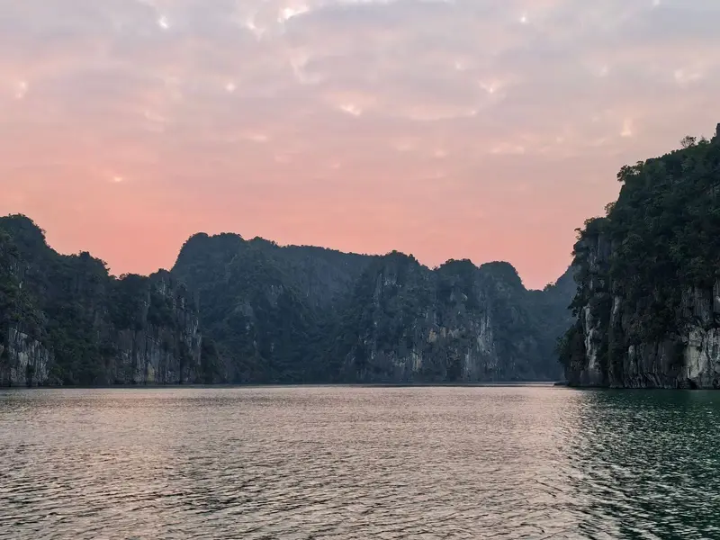 ทัวร์ฮาลองไฟไหม้ ราคาลดกระหน่ำ